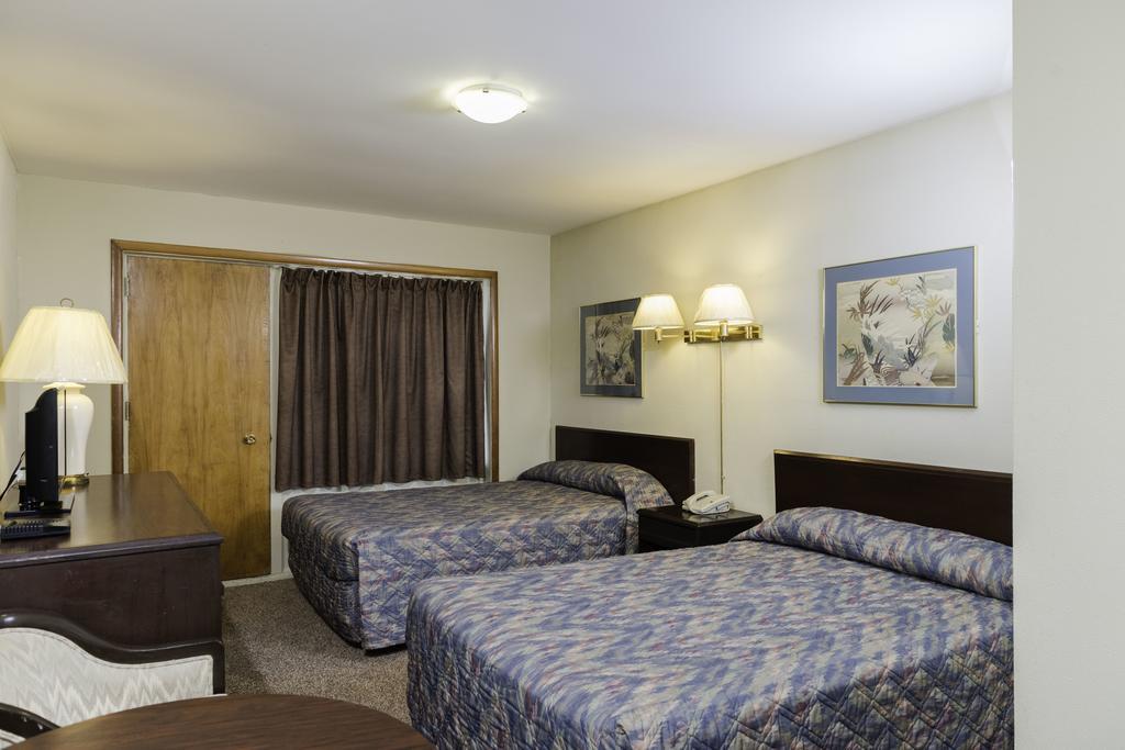 The Cavalier Inn وينيبج المظهر الخارجي الصورة