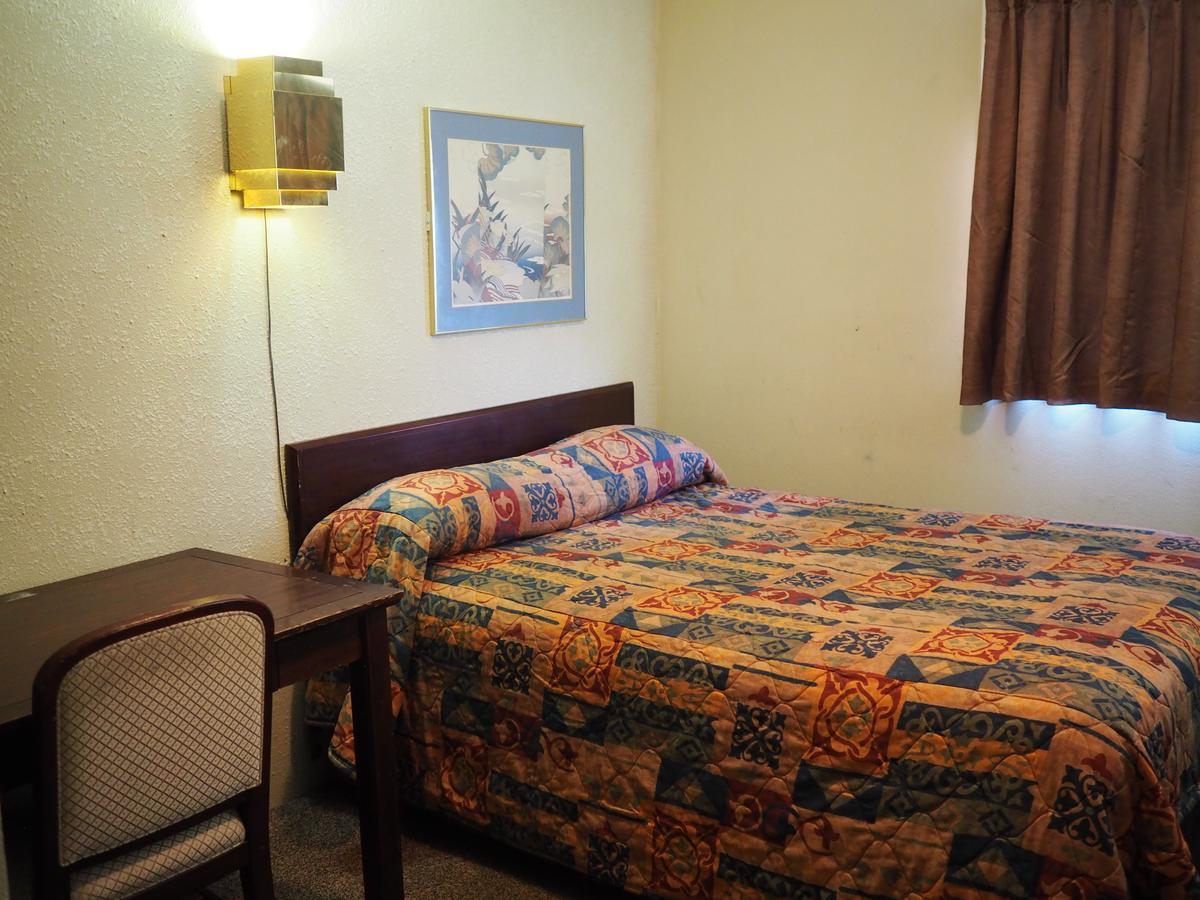 The Cavalier Inn وينيبج المظهر الخارجي الصورة